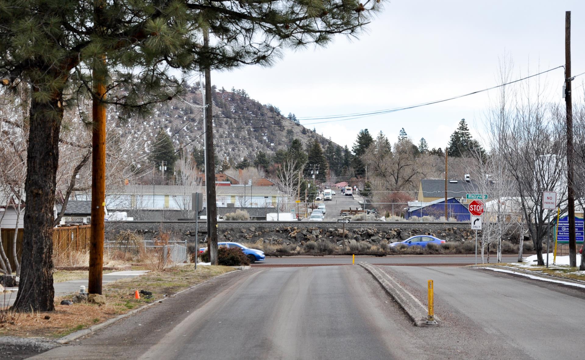 Hawthorne roadway near hwy97 looking east