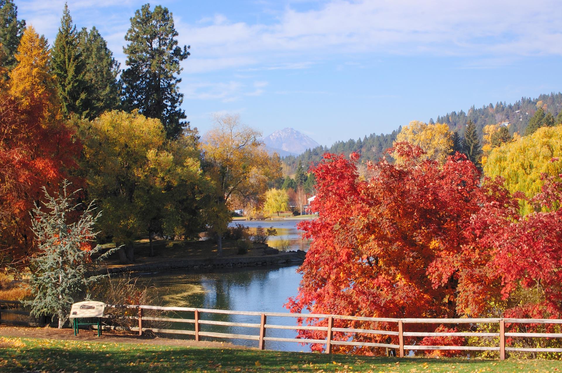 Deschutes River, Mirror Pond, Fall