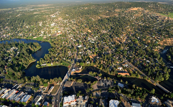 An aerial picture of Bend with juniper trees and the Deschutes river.