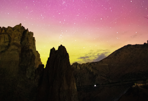 Pink and yellow aurora of Smith Rocks