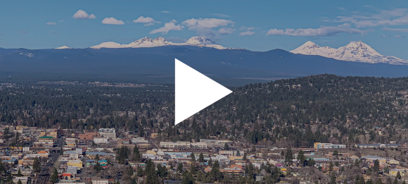 A picture of the cascade mountains over Bend