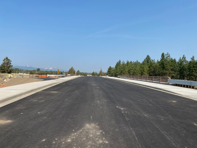 A photo of the Empire extension canal crossing structure looking northwest.