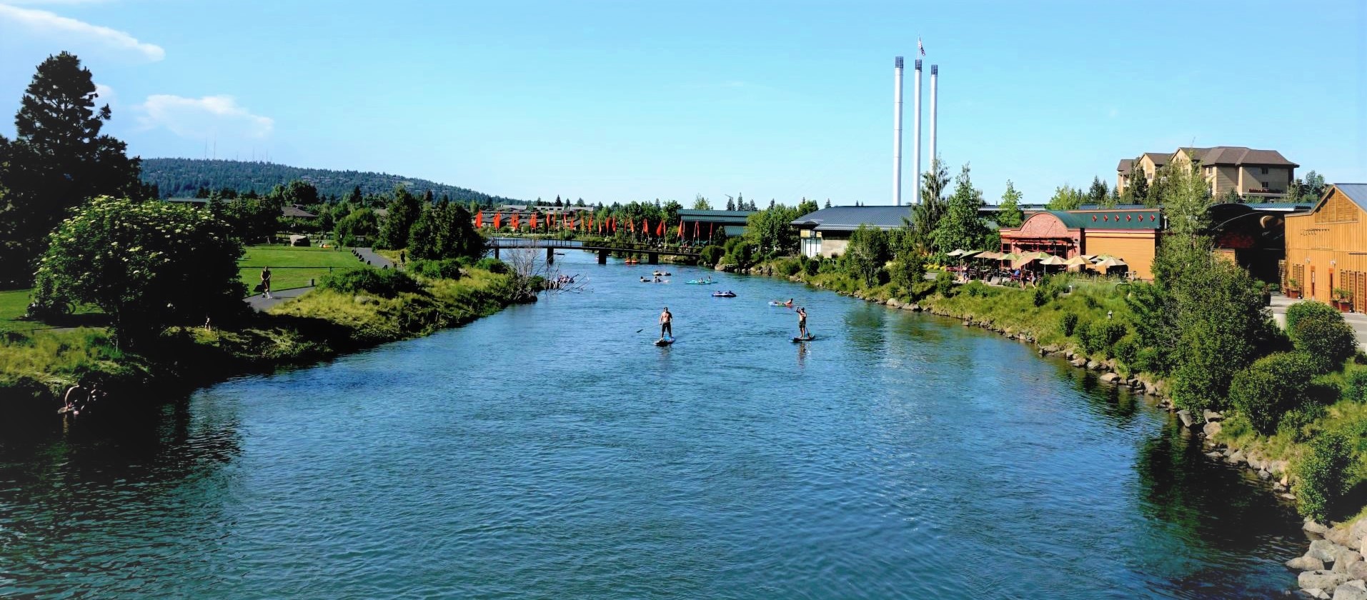 Deschutes River with paddle boarders