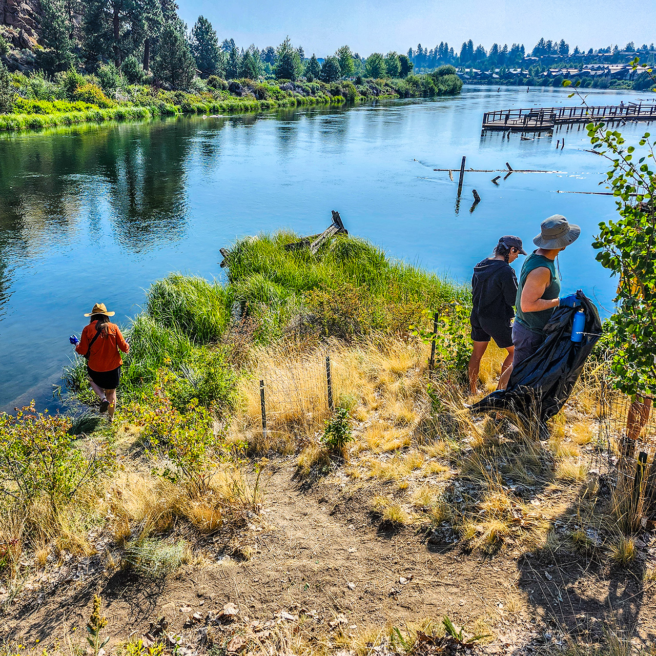 Bend community members volunteering to clean up the Deschutes River.