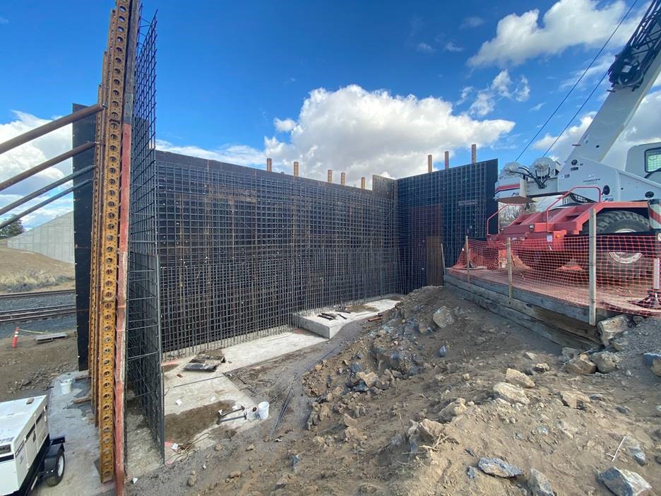 A photo of the rebar in the abutment.