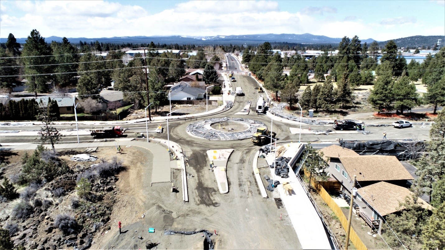 An aerial photo of the 15th Street roundabout facing west.