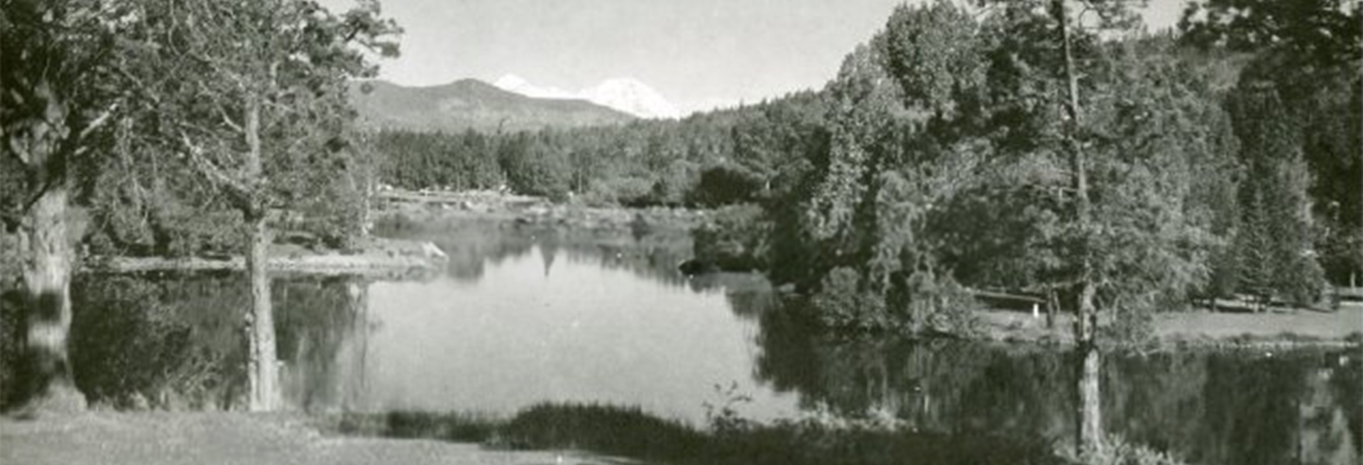 Black and White image of Mirror Pond.