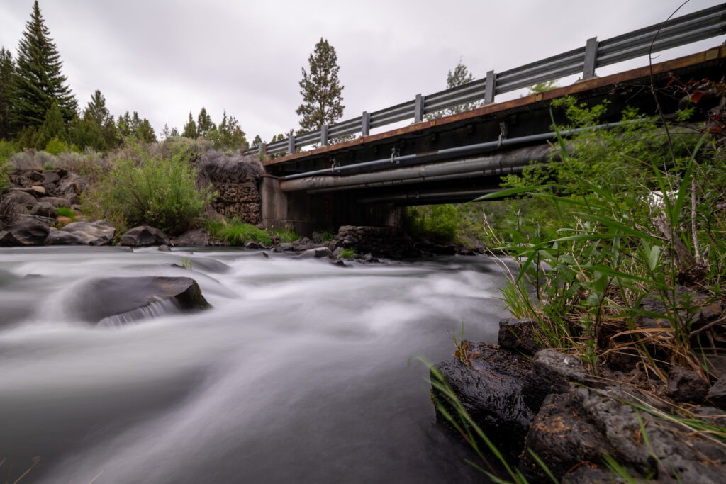 Image of bridge over Deschutes River.